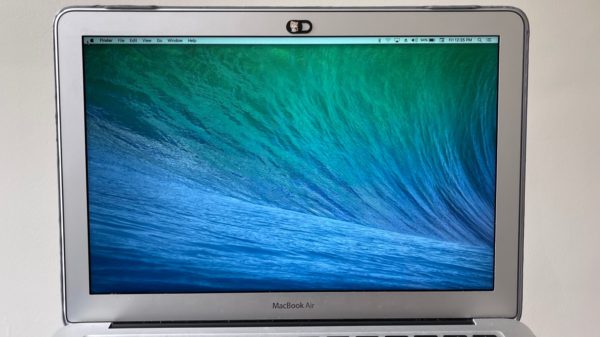 MacBook Screen Cracked For No Reason