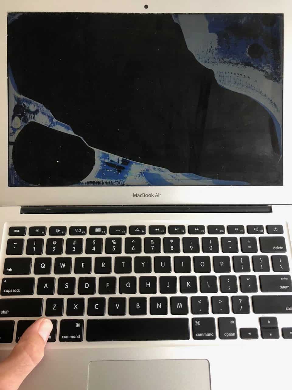 MacBook Air Cracked LCD 01 rotated