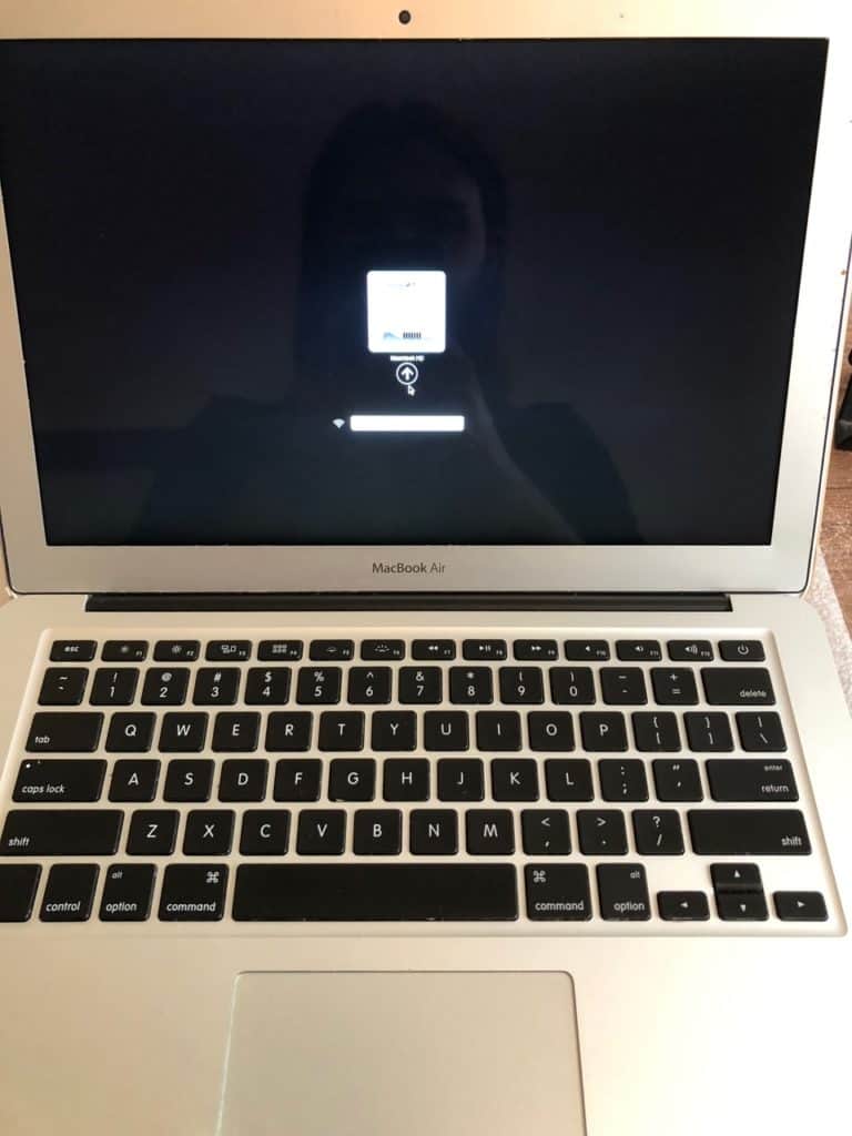 MacBook Air Cracked LCD 03