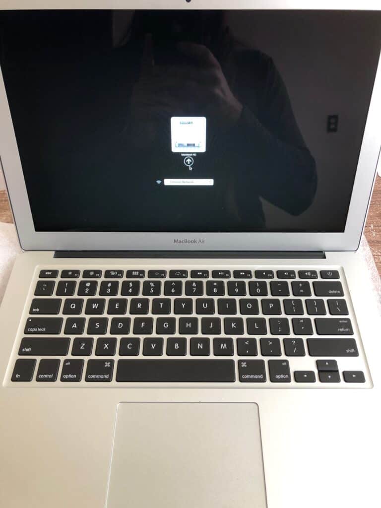 Cracked Screen Causes Lines and Discoloration on 13 inch MacBook Air from 2015 4 MacBook Air 2015 Cracked repaired