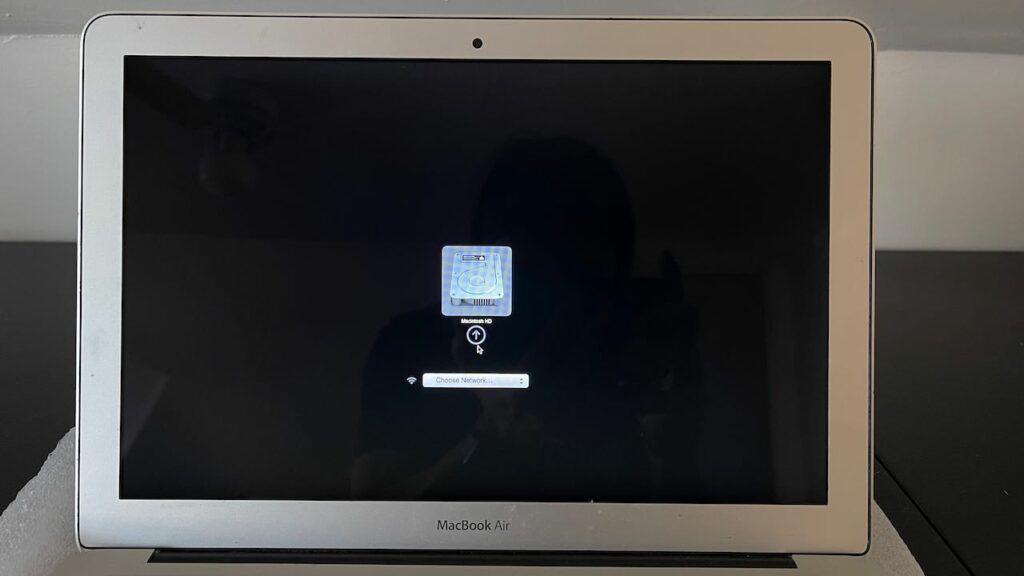 MacBook Air LCD Cracked 2d 1