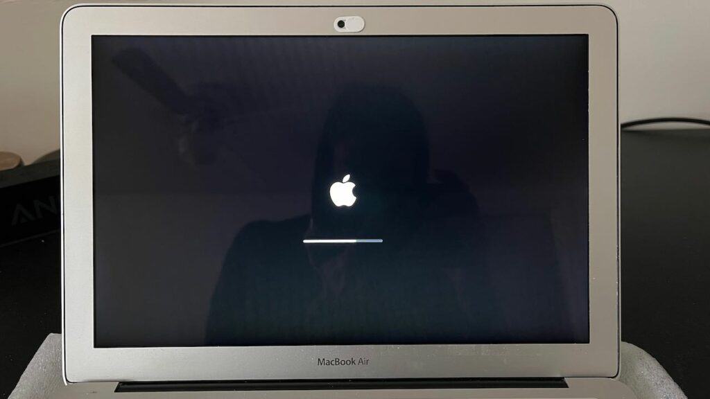 13 inch MacBook Air Screen Repair - Cracked on bottom left 4 bottom left crack macbook air 4