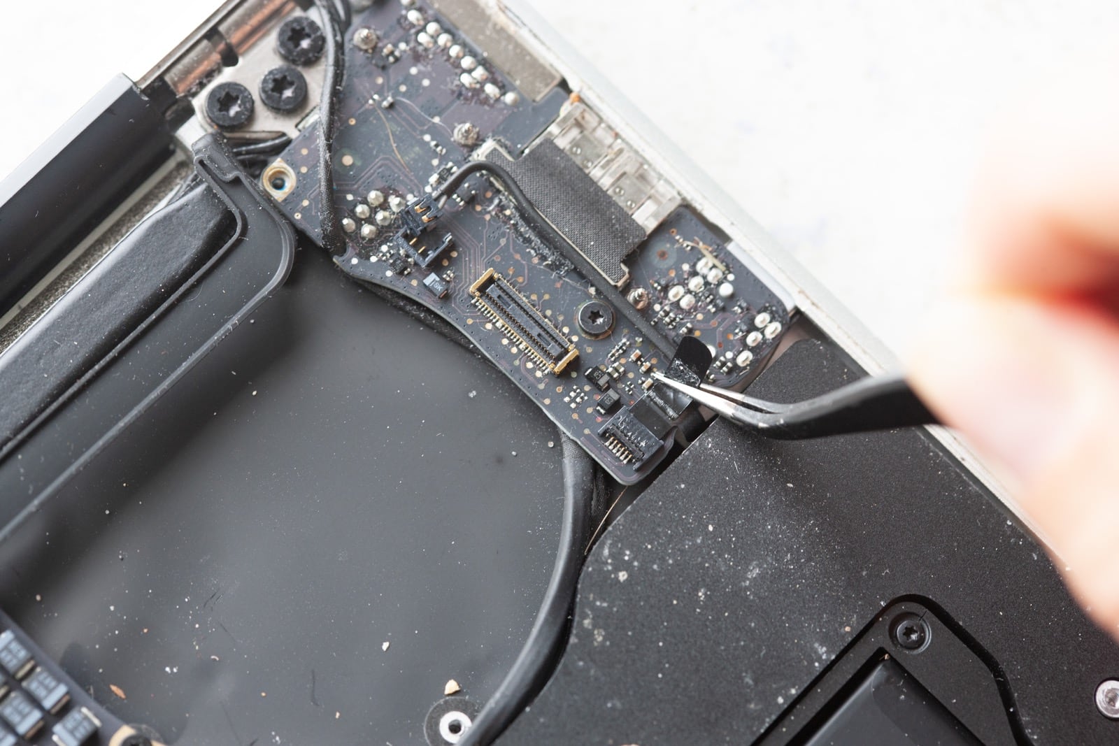 Removing microphone flex cable from ZIF connector on MacBook Air