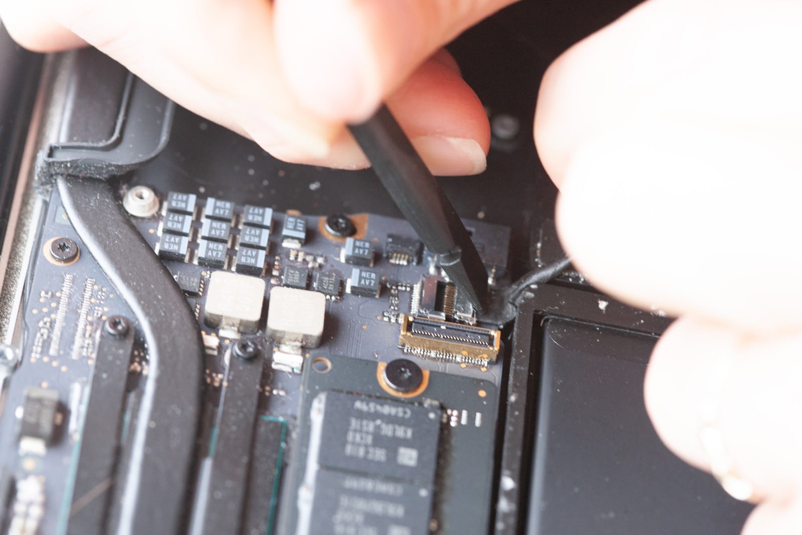 Disconnecting Webcam cable on MacBook Air logic board