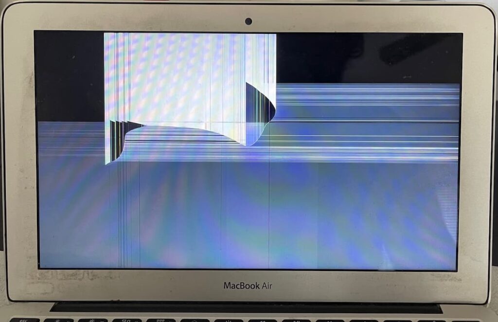 Damaged LCD Panel On Tiny 11-inch MacBook Air 2 11 inch macbook Air cracked screen