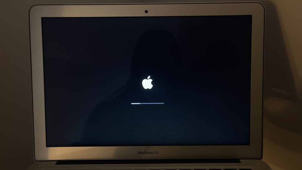 Apple logo on repaired MacBook Air screen