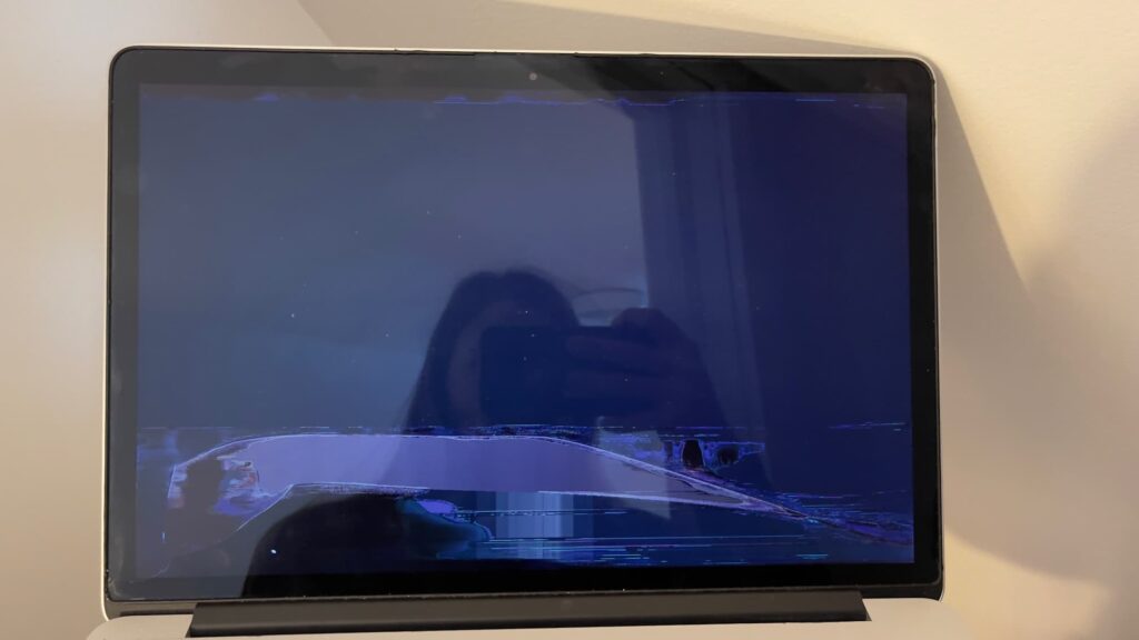 A1932 MacBook Pro Blank Screen with Crack 2 A1932 With Cracked Screen