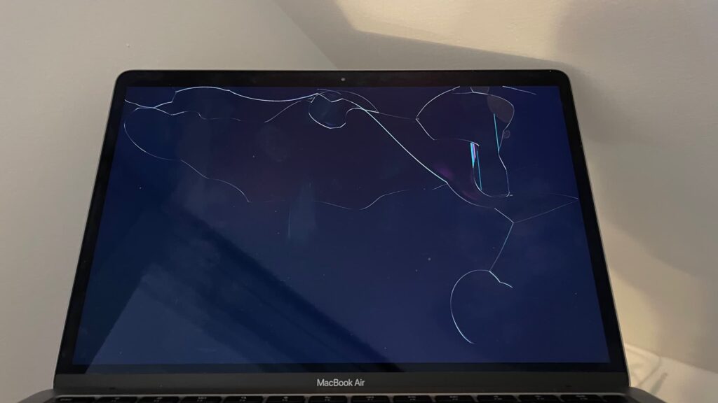 MacBook Air Cracks on Screen