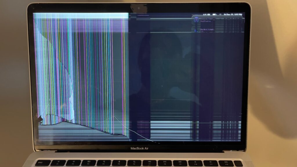 Cracked when closed on headphones - Repaired MacBook Air 2 Cracked screen from headphones placed on keyboard area.
